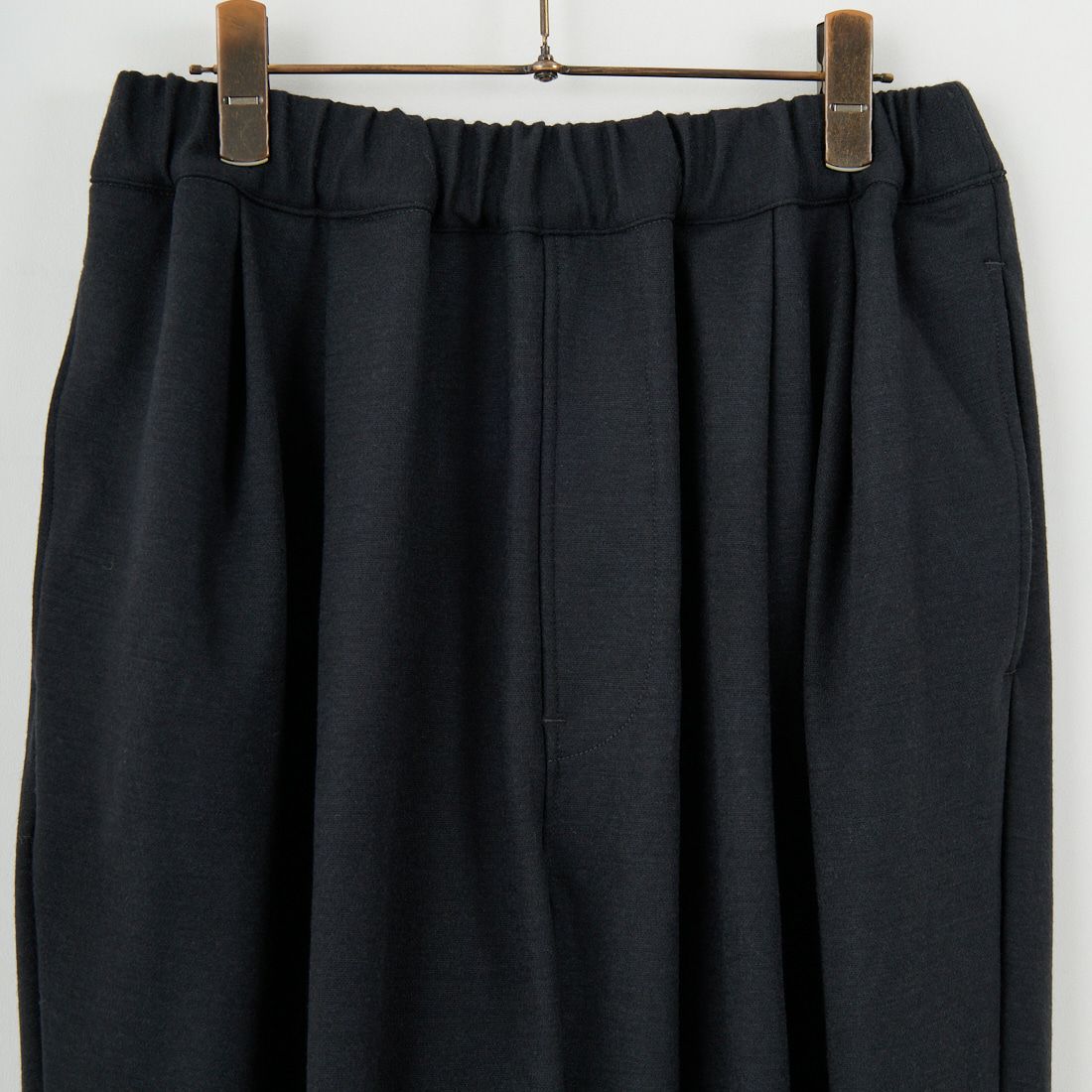 STILL BY HAND [スティルバイハンド] ウールジャージー ツータックパンツ [CS04253] CHARCOAL