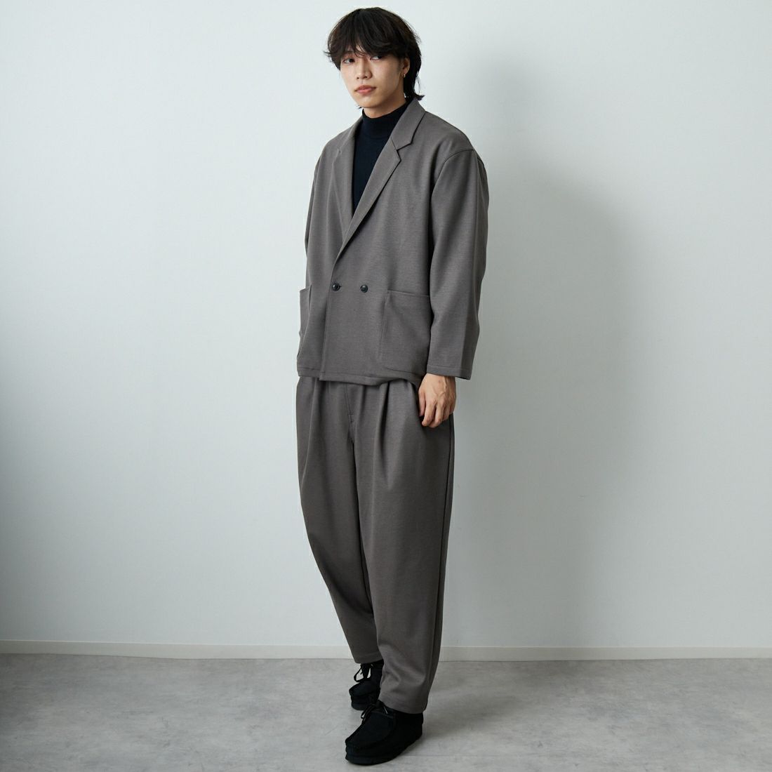 STILL BY HAND [スティルバイハンド] ウールジャージー ツータックパンツ [CS04253] GREIGE &&モデル身長：179cm 着用サイズ：46&&