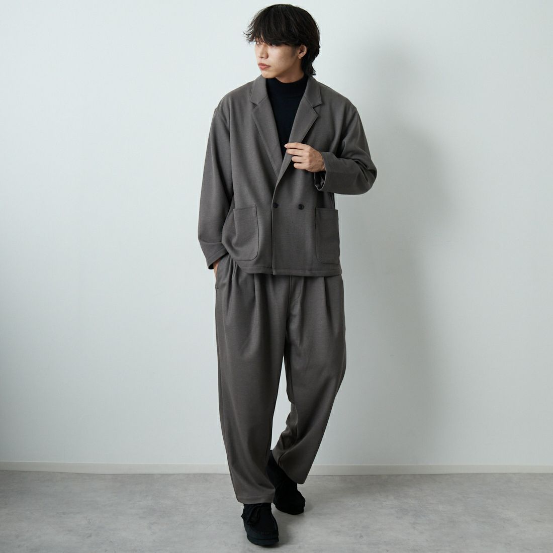 STILL BY HAND [スティルバイハンド] ウールジャージー ツータックパンツ [CS04253] GREIGE &&モデル身長：179cm 着用サイズ：46&&