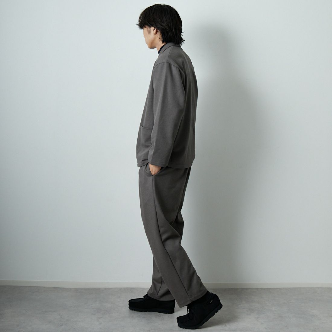 STILL BY HAND [スティルバイハンド] ウールジャージー ツータックパンツ [CS04253] GREIGE &&モデル身長：179cm 着用サイズ：46&&