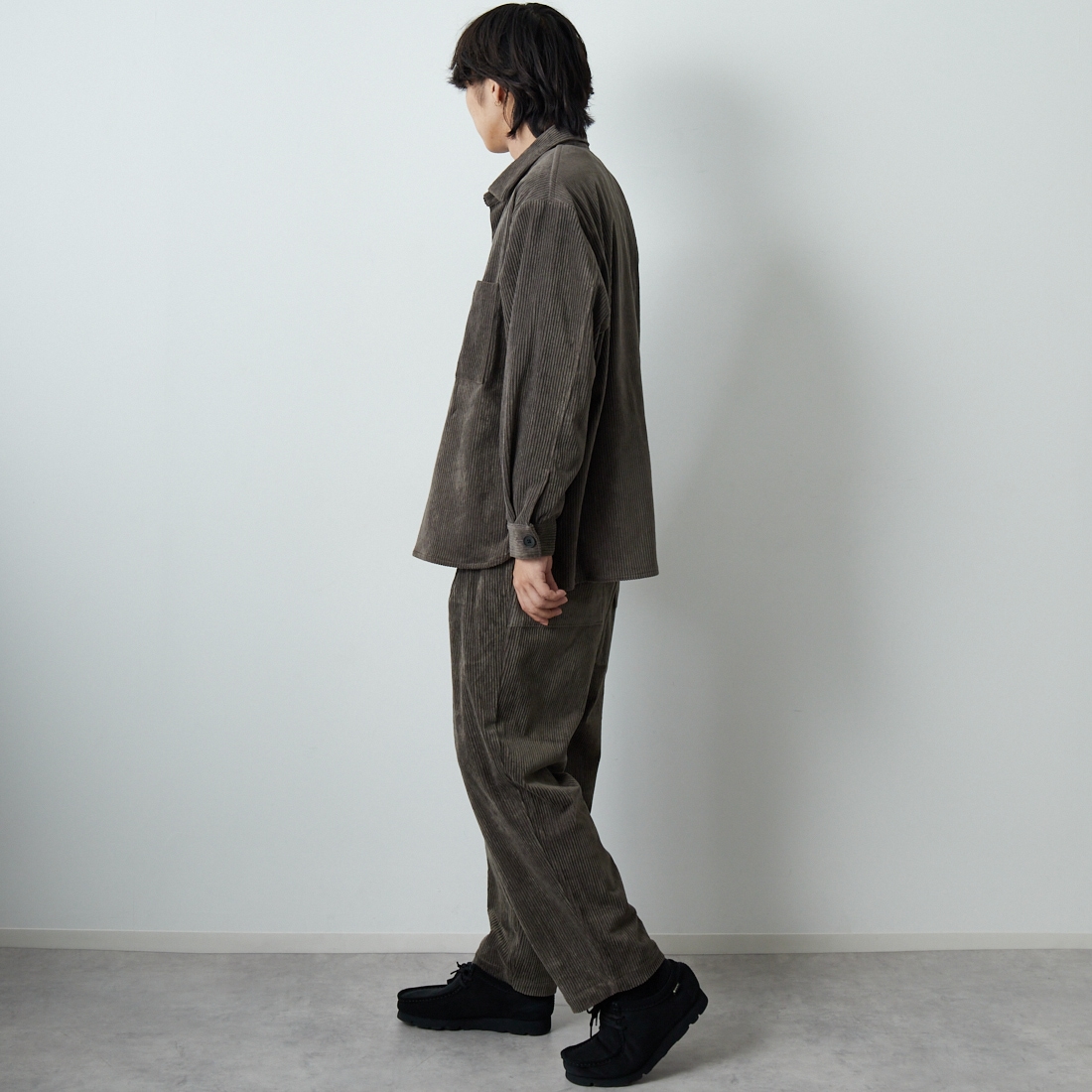 STILL BY HAND [スティルバイハンド] コーデュロイイージーパンツ [PT03253] KHK BROWN &&モデル身長：179cm 着用サイズ：46&&