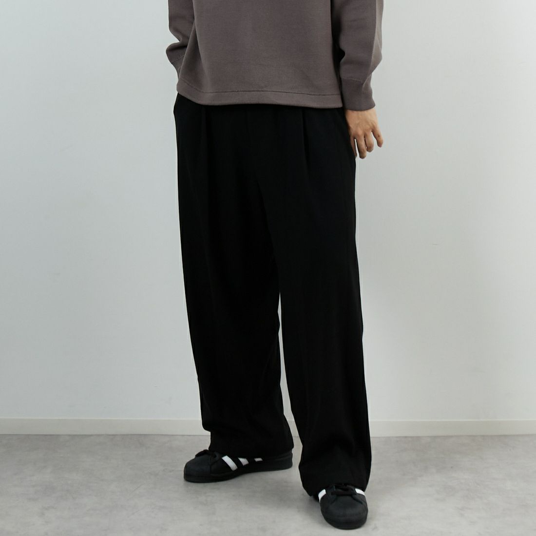 Noir Fabrik [ヌワールファブリック] ソフトフランネル ミニマルワイドスラックス [NF-254-081] BLACK &&モデル身長：179cm 着用サイズ：48&&