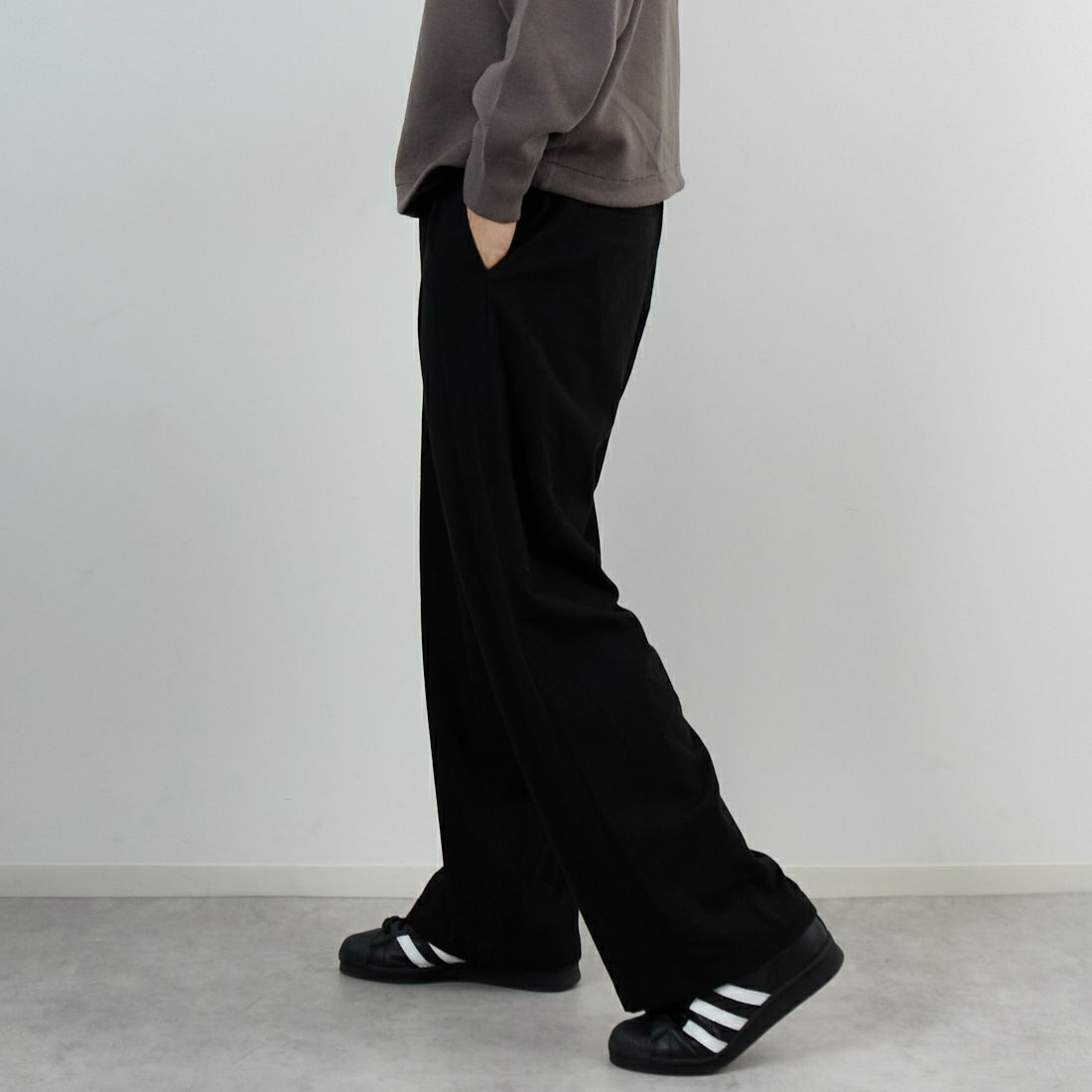 Noir Fabrik [ヌワールファブリック] ソフトフランネル ミニマルワイドスラックス [NF-254-081] BLACK &&モデル身長：179cm 着用サイズ：48&&