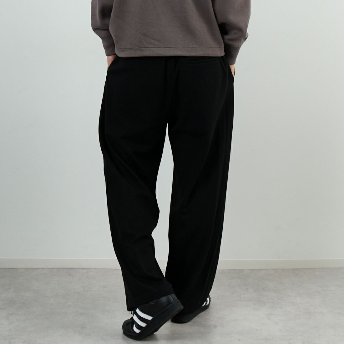 Noir Fabrik [ヌワールファブリック] ソフトフランネル ミニマルワイドスラックス [NF-254-081] BLACK &&モデル身長：179cm 着用サイズ：48&&