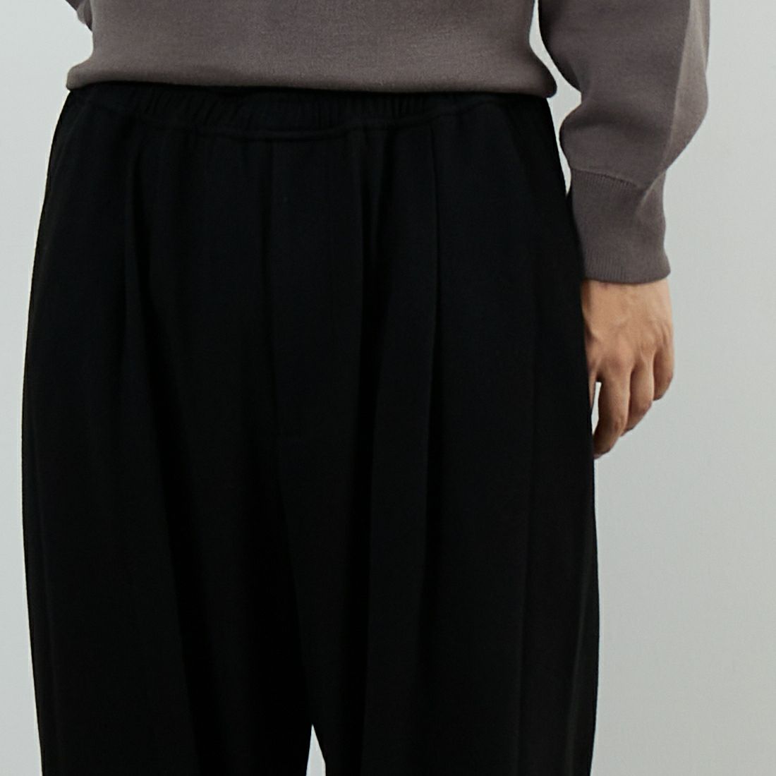 Noir Fabrik [ヌワールファブリック] ソフトフランネル ミニマルワイドスラックス [NF-254-081] BLACK &&モデル身長：179cm 着用サイズ：48&&