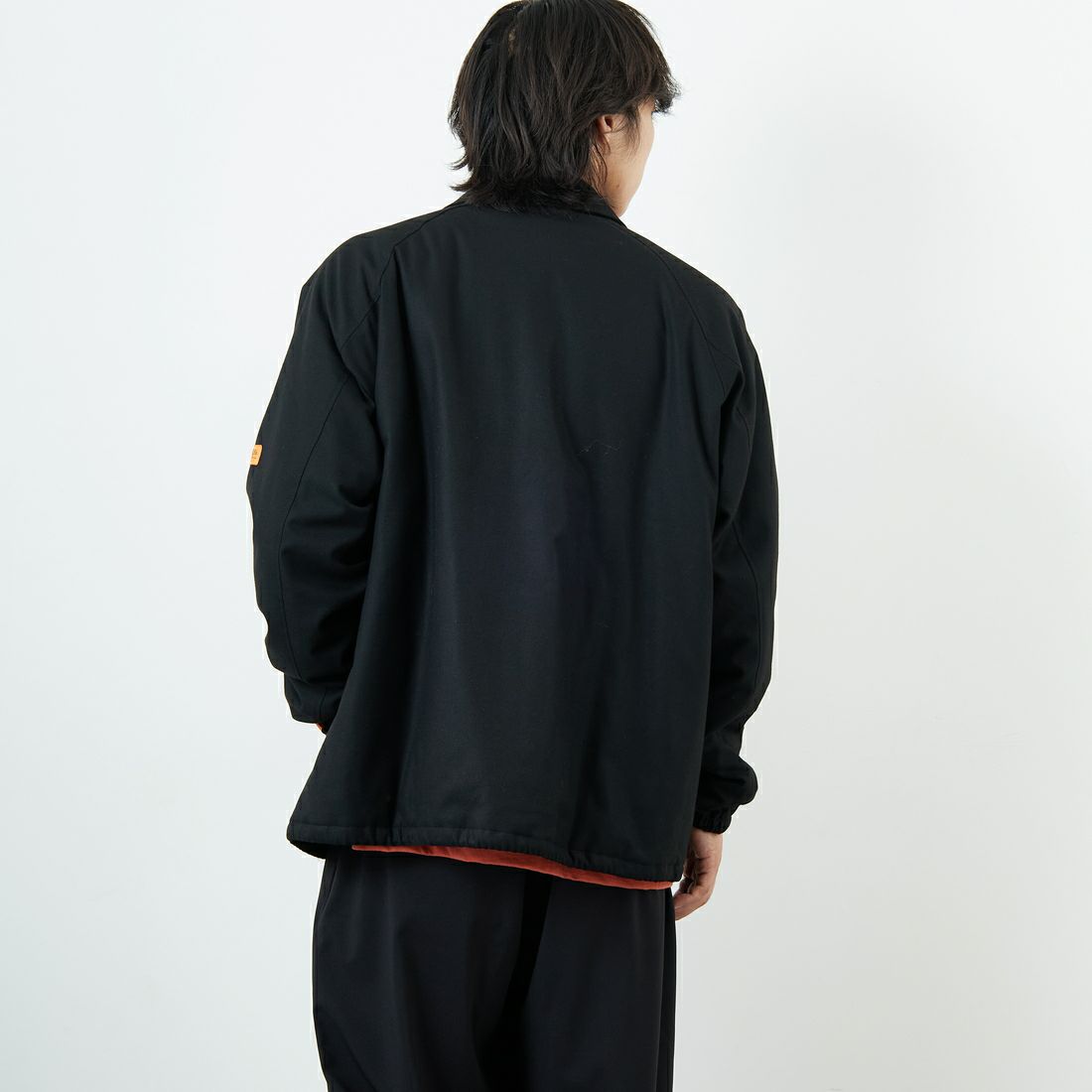 UNIVERSAL OVERALL [ユニバーサルオーバーオール] 別注 中綿入りコーチジャケット [U2531422IN-JF] BLACK &&モデル身長：179cm 着用サイズ：L&&