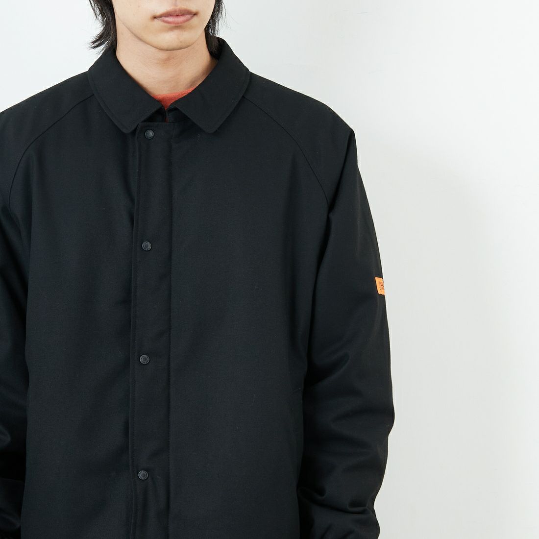 UNIVERSAL OVERALL [ユニバーサルオーバーオール] 別注 中綿入りコーチジャケット [U2531422IN-JF] BLACK &&モデル身長：179cm 着用サイズ：L&&