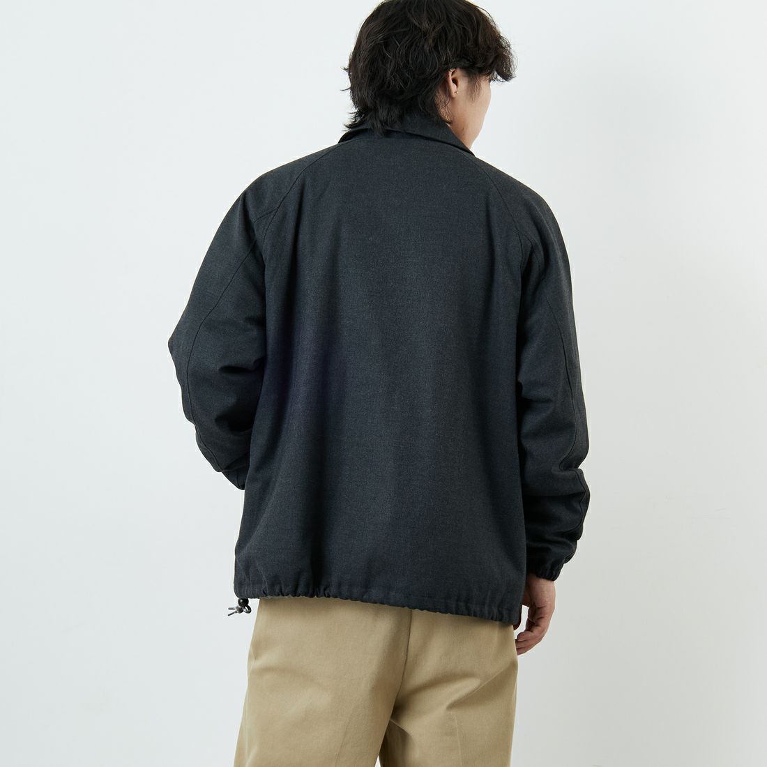 UNIVERSAL OVERALL [ユニバーサルオーバーオール] 別注 中綿入りコーチジャケット [U2531422IN-JF] CHARCOAL &&モデル身長：179cm 着用サイズ：L&&