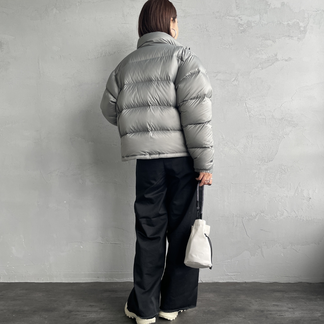 Marmot [マーモット] 別注 ワンポイントロゴ ダウンジャケット [MTFW25UDW329IN-JF] GRAY &&モデル身長：160cm 着用サイズ：S&&