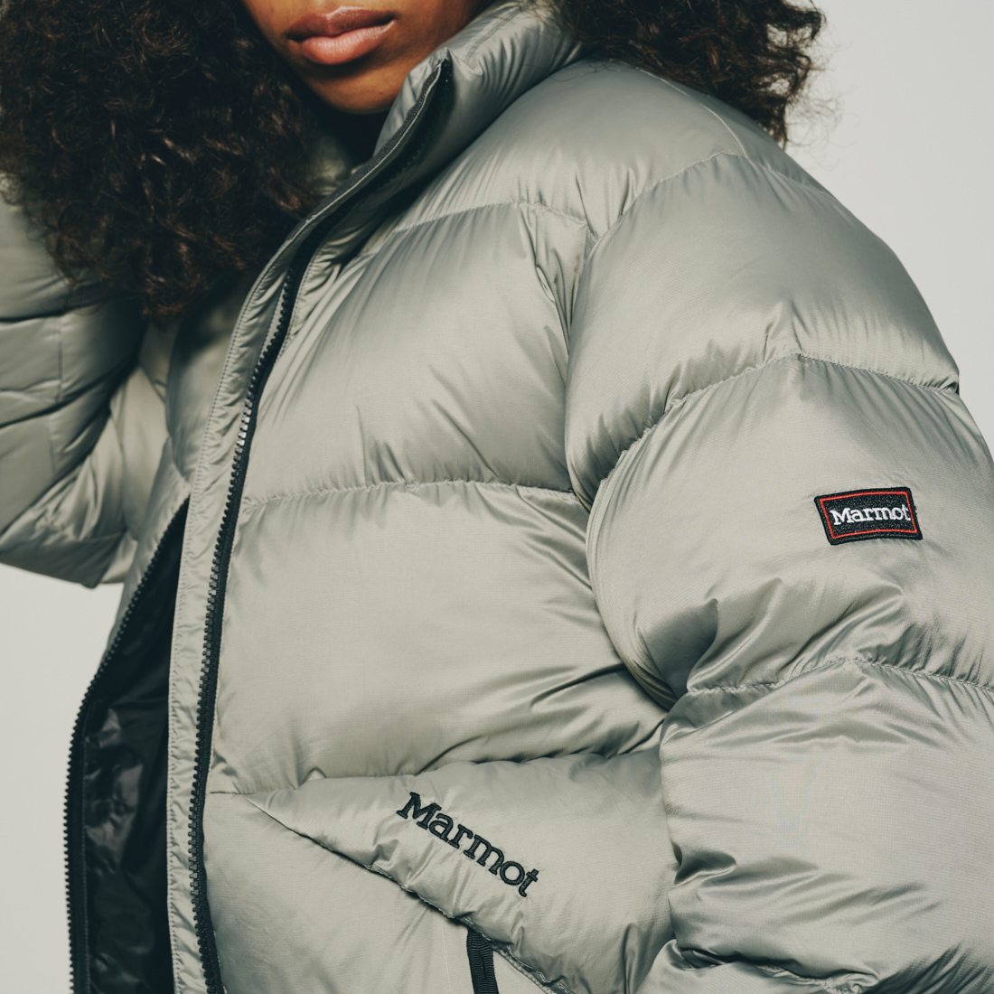 Marmot [マーモット] 別注 ワンポイントロゴ ダウンジャケット [MTFW25UDW329IN-JF] GRAY