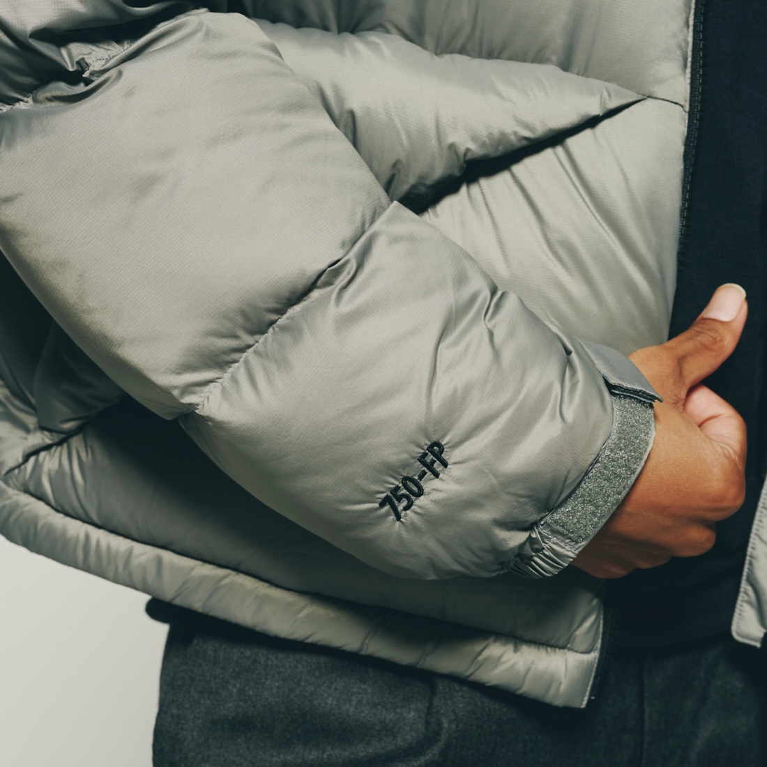 Marmot [マーモット] 別注 ワンポイントロゴ ダウンジャケット [MTFW25UDW329IN-JF] GRAY