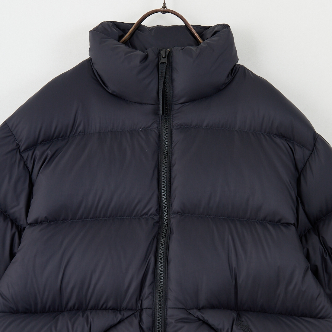 Marmot [マーモット] 別注 ワンポイントロゴ ダウンジャケット [MTFW25UDW329IN-JF] BLACK