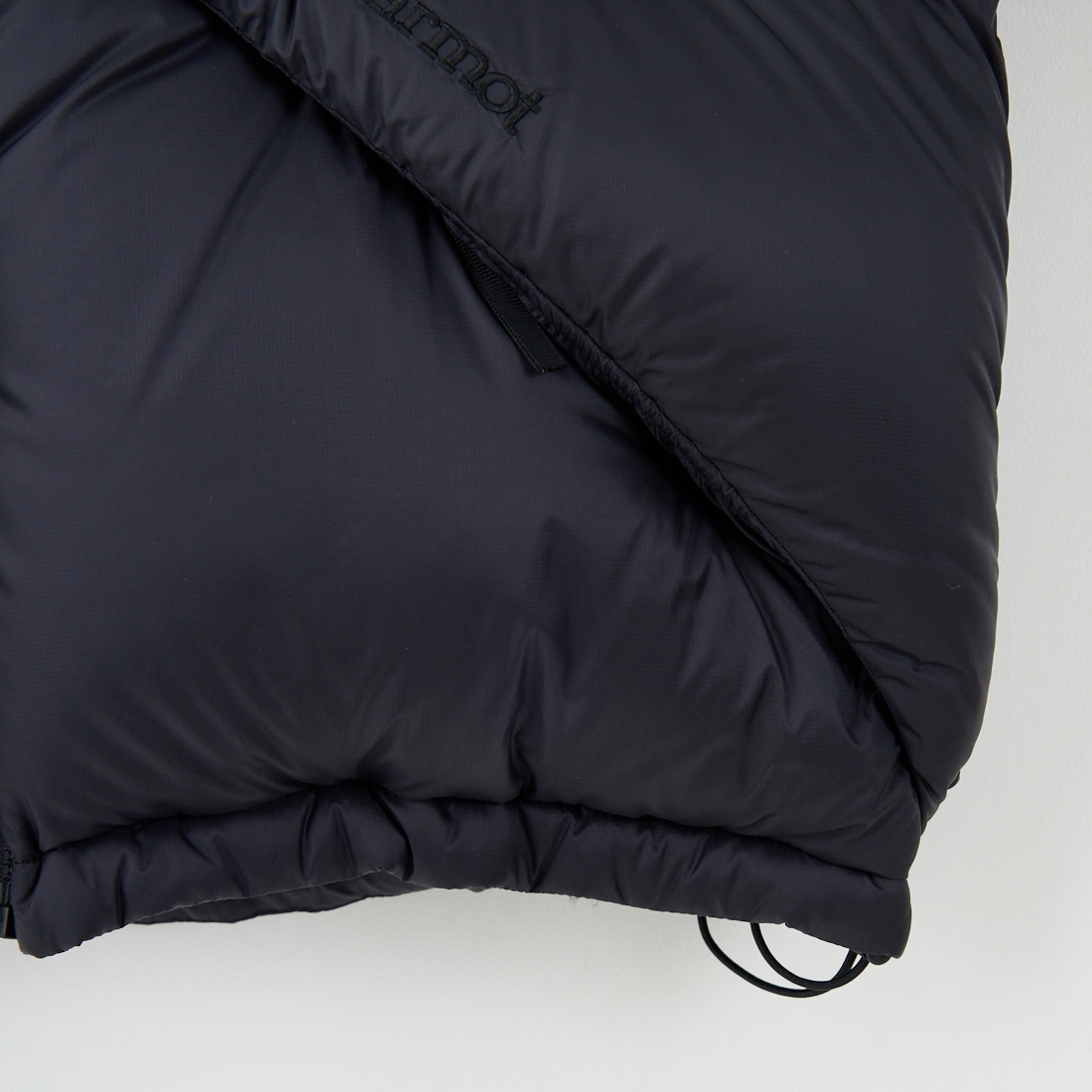 Marmot [マーモット] 別注 ワンポイントロゴ ダウンジャケット [MTFW25UDW329IN-JF] BLACK