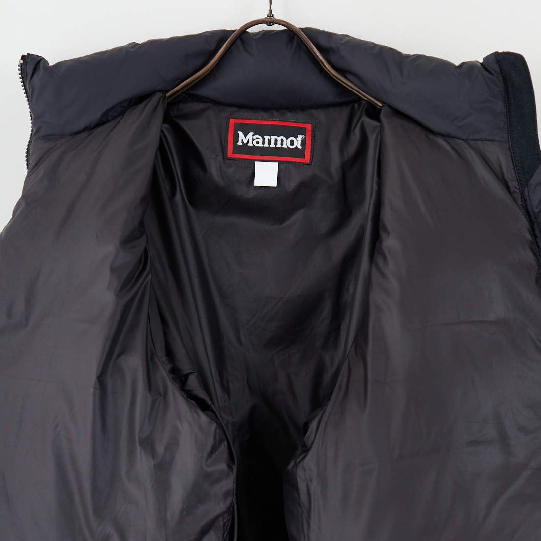 Marmot [マーモット] 別注 ワンポイントロゴ ダウンジャケット [MTFW25UDW329IN-JF] BLACK