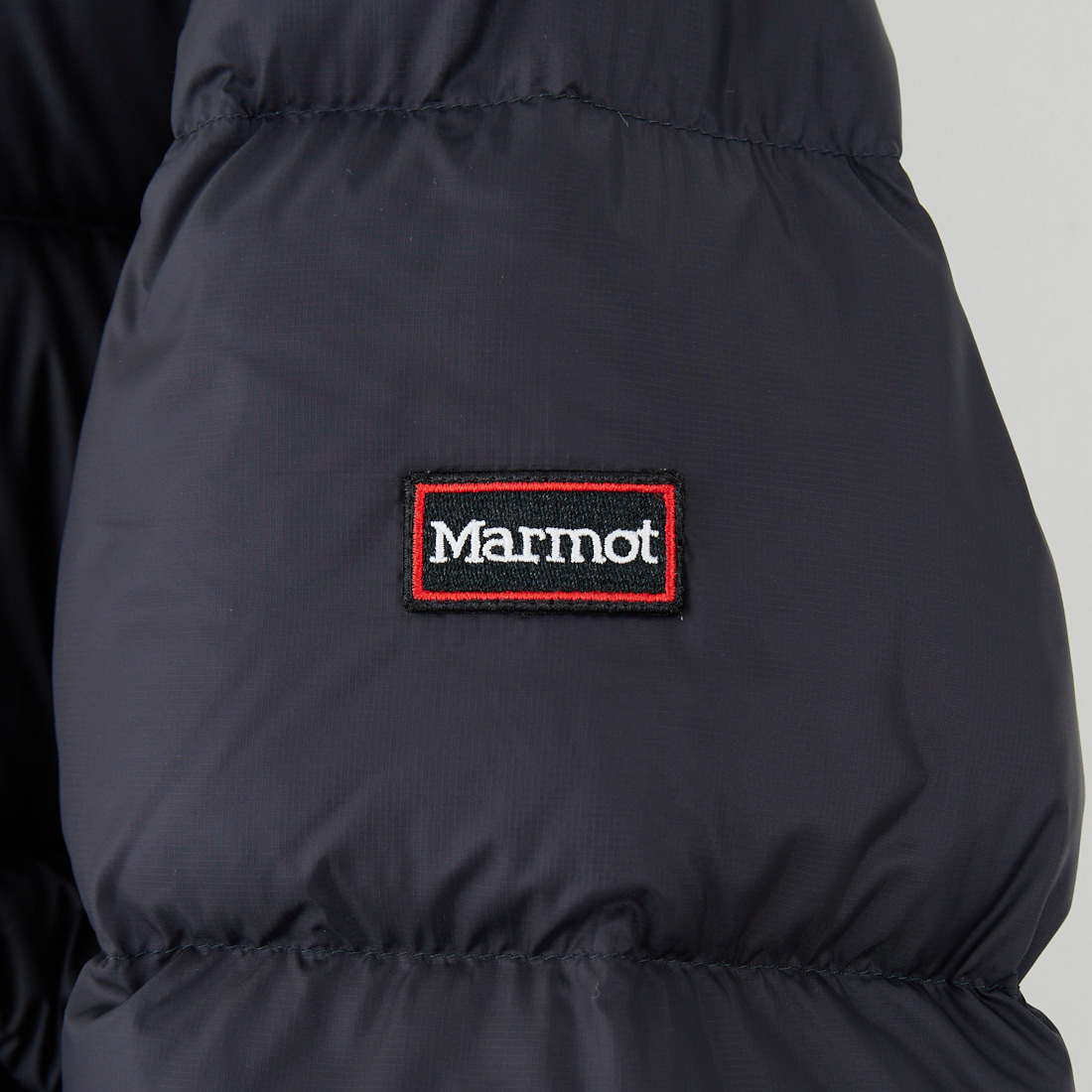 Marmot [マーモット] 別注 ワンポイントロゴ ダウンジャケット [MTFW25UDW329IN-JF] BLACK