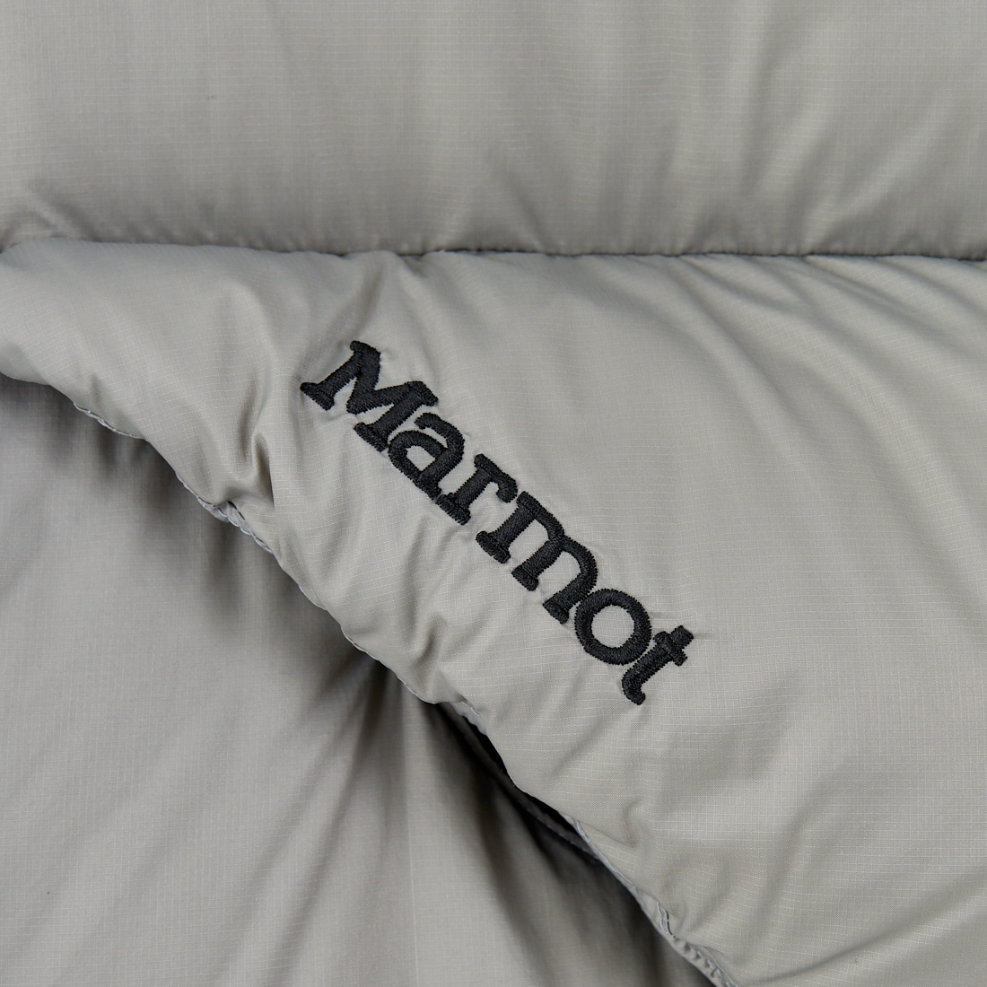 Marmot [マーモット] 別注 ワンポイントロゴ ダウンジャケット [MTFW25UDW329IN-JF] GRAY