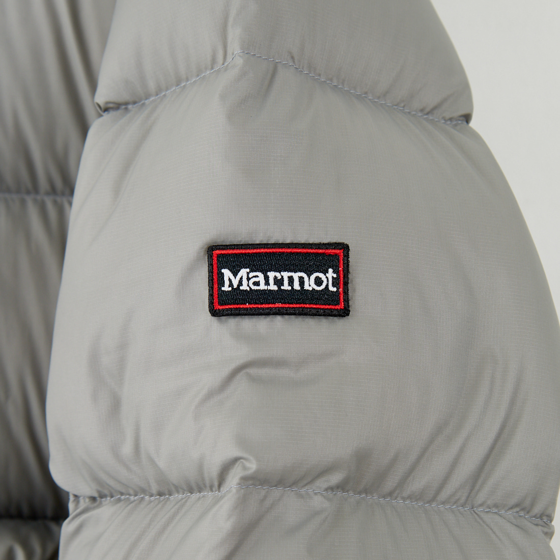 Marmot [マーモット] 別注 ワンポイントロゴ ダウンジャケット [MTFW25UDW329IN-JF] GRAY