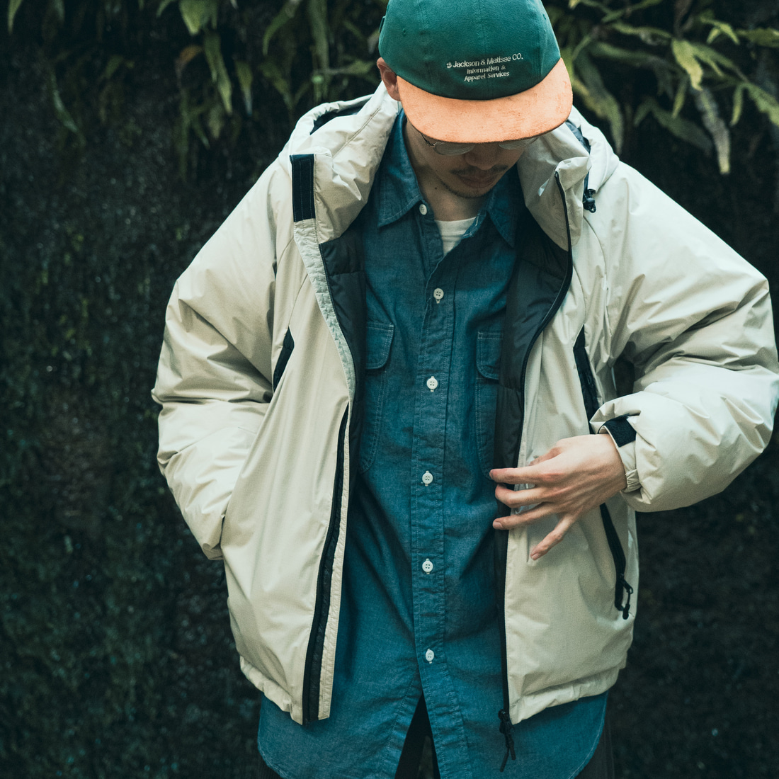 JEANSFACTORY × NANGA [ジーンズファクトリー × ナンガ] 別注 オーロラテックスダウンジャケット [JMP-254-030-JF] IVORY &&モデル身長：168cm 着用サイズ：L&&