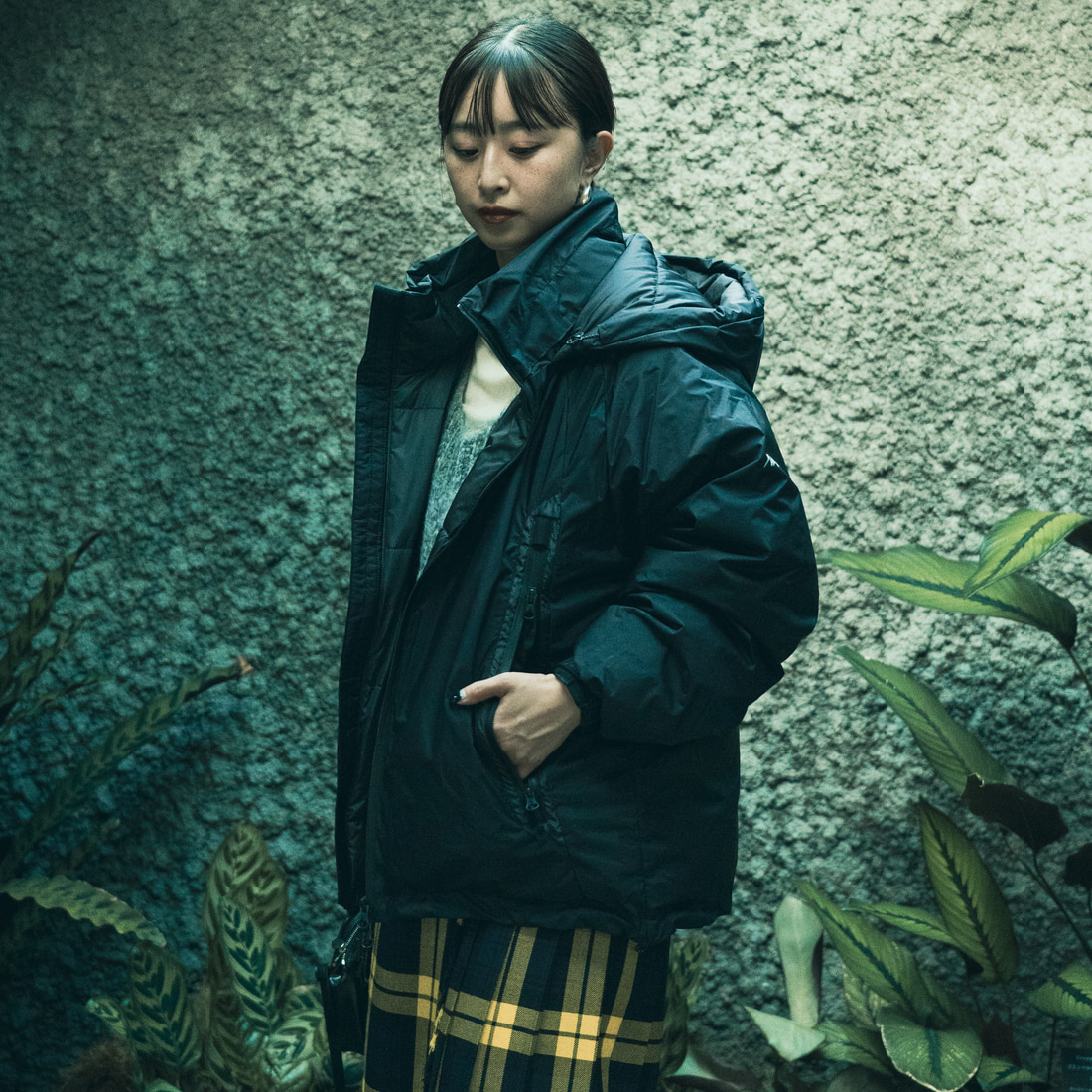 JEANSFACTORY × NANGA [ジーンズファクトリー × ナンガ] 別注 オーロラテックスダウンジャケット [JMP-254-030-JF] BLACK &&モデル身長：150cm 着用サイズ：S&&