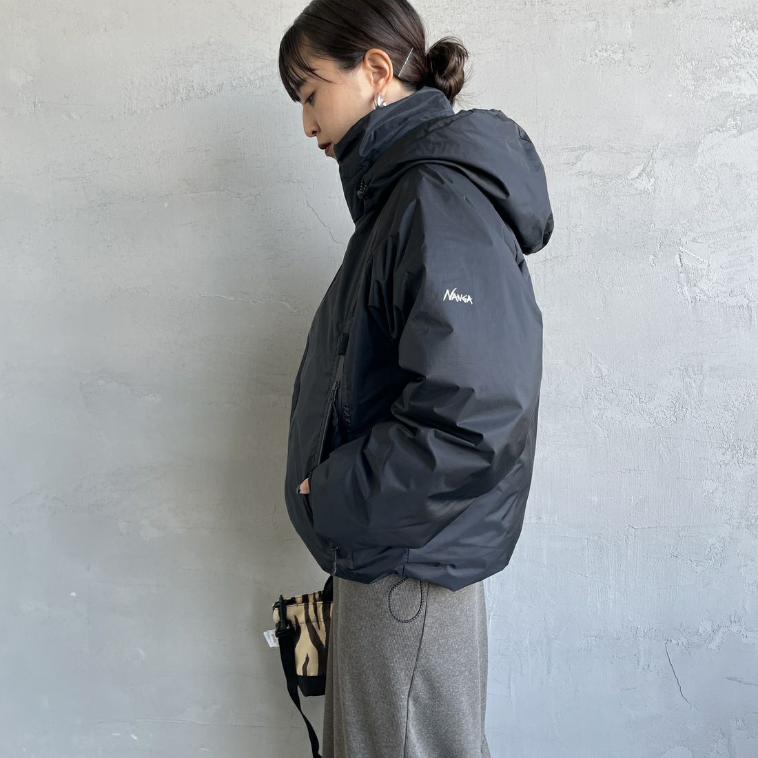 JEANSFACTORY × NANGA [ジーンズファクトリー × ナンガ] 別注 オーロラテックスダウンジャケット [JMP-254-030-JF] BLACK &&モデル身長：150cm 着用サイズ：S&&