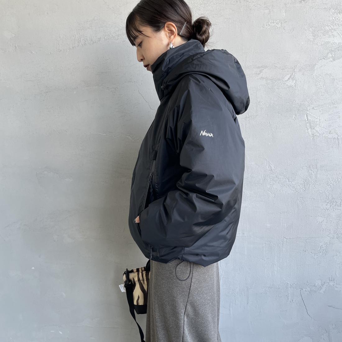 JEANSFACTORY × NANGA [ジーンズファクトリー × ナンガ] 別注 オーロラテックスダウンジャケット [JMP-254-030-JF] BLACK &&モデル身長：150cm 着用サイズ：S&&