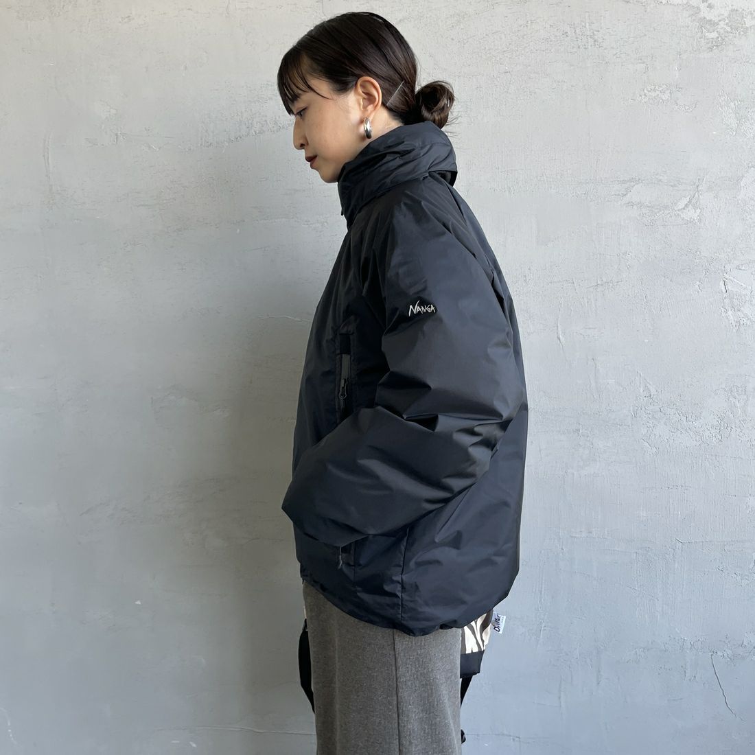 JEANSFACTORY × NANGA [ジーンズファクトリー × ナンガ] 別注 オーロラテックスダウンジャケット [JMP-254-030-JF] BLACK &&モデル身長：150cm 着用サイズ：S&&