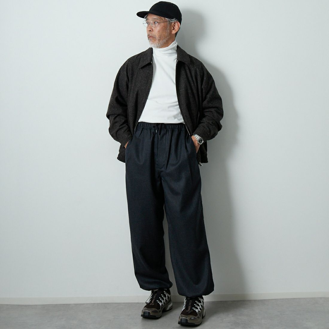 STILL BY HAND [スティルバイハンド] 別注 ウールワイドスピンドルパンツ [2503JF-EX06-JF] CHARCOAL &&モデル身長：174cm 着用サイズ：48&&