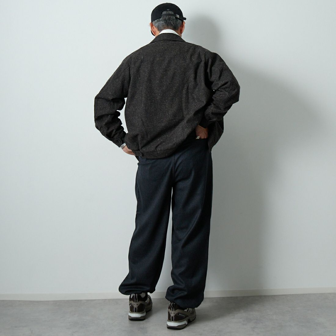 STILL BY HAND [スティルバイハンド] 別注 ウールワイドスピンドルパンツ [2503JF-EX06-JF] CHARCOAL &&モデル身長：174cm 着用サイズ：48&&