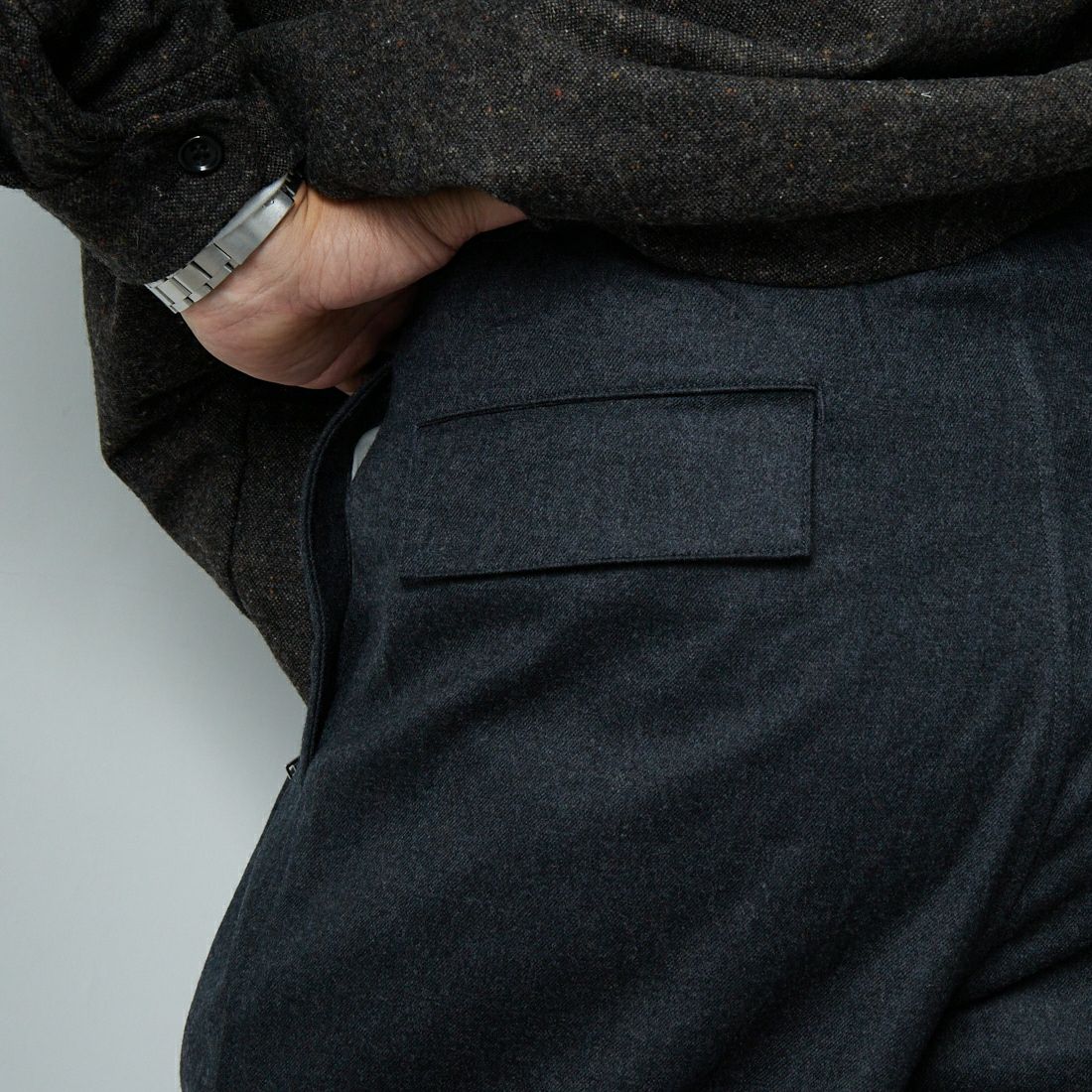 STILL BY HAND [スティルバイハンド] 別注 ウールワイドスピンドルパンツ [2503JF-EX06-JF] CHARCOAL