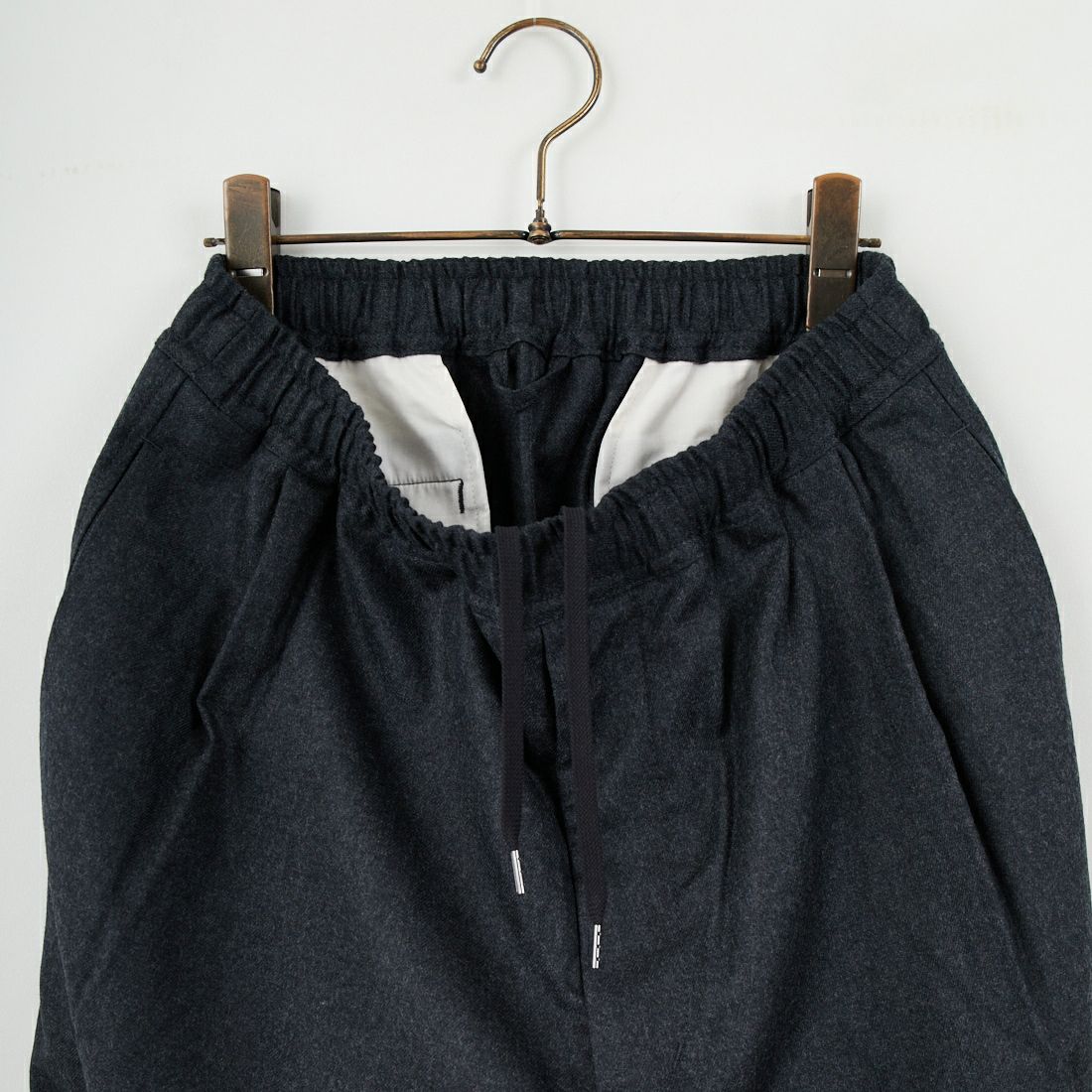 STILL BY HAND [スティルバイハンド] 別注 ウールワイドスピンドルパンツ [2503JF-EX06-JF] CHARCOAL