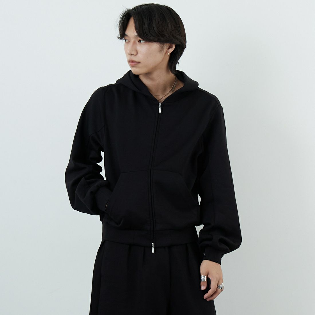 BLACK&&モデル身長：179cm 着用サイズ：M&&