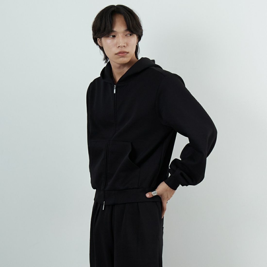 Noir Fabrik [ヌワールファブリック] コットンダンボールジップフーディ [653711] BLACK &&モデル身長：179cm 着用サイズ：M&&