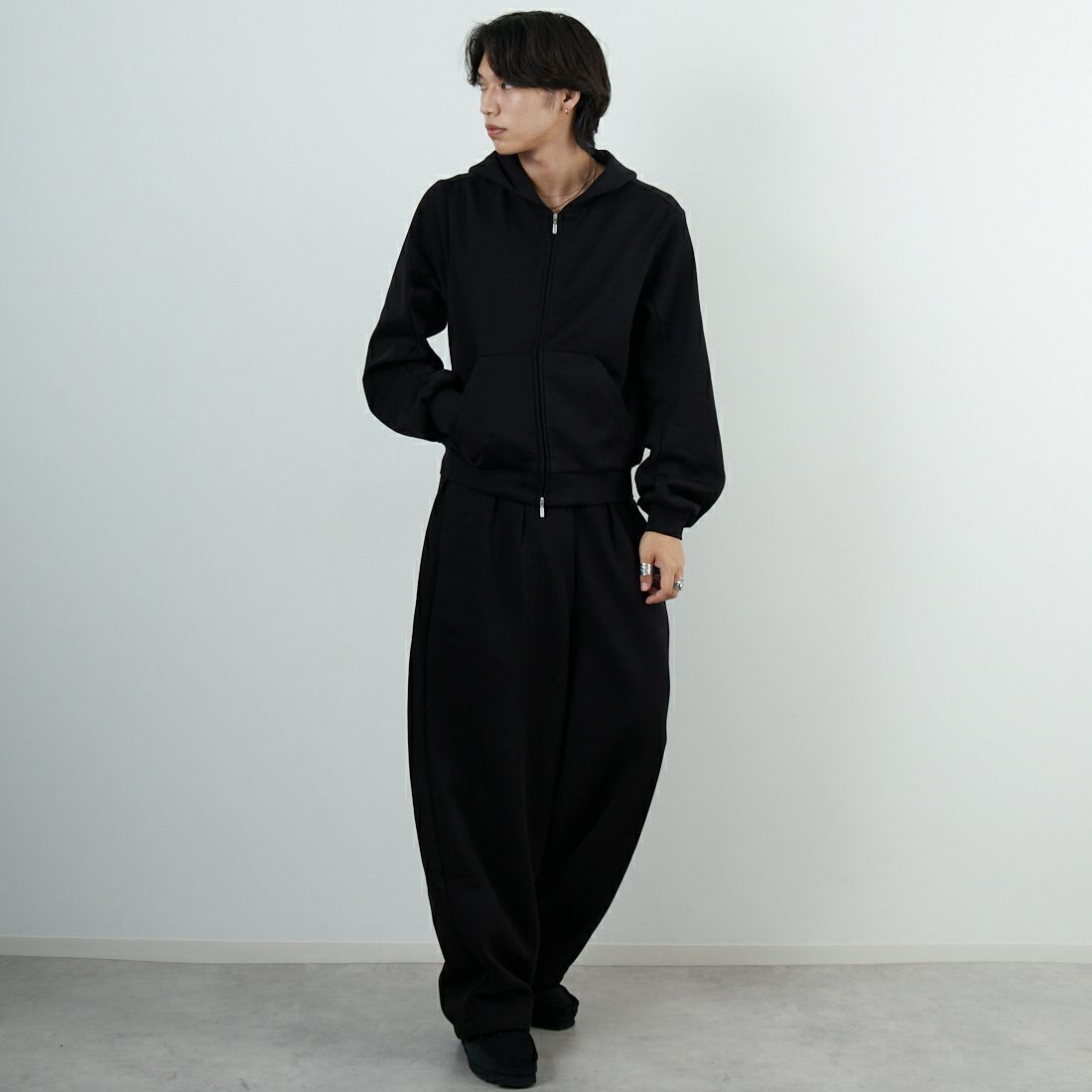 Noir Fabrik [ヌワールファブリック] コットンダンボールジップフーディ [653711] BLACK &&モデル身長：179cm 着用サイズ：M&&