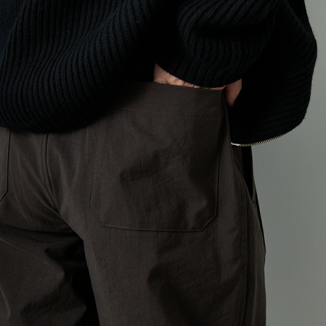 STILL BY HAND [スティルバイハンド] 別注 ナイロンオックステーパードパンツ [2503JF-EX07-JF] BROWN