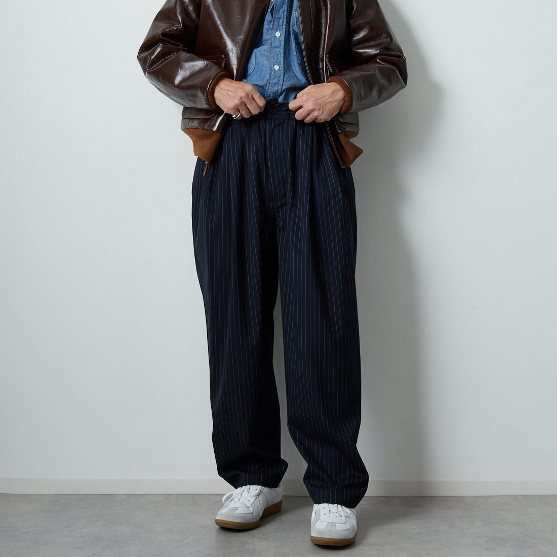 still by hand 別注ストライプ ウールツータックパンツ　25AW STILL BY HAND 人気別注パンツに25年秋冬の新作3型が登場｜JEANS