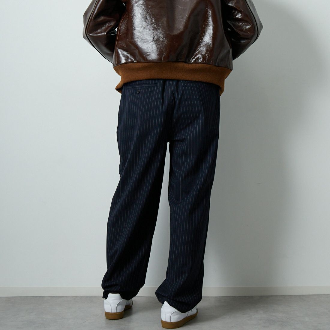 STILL BY HAND [スティルバイハンド] 別注 ウールツータックパンツ [2503JF-EX08-JF] NAVY ST &&モデル身長：174cm 着用サイズ：48&&