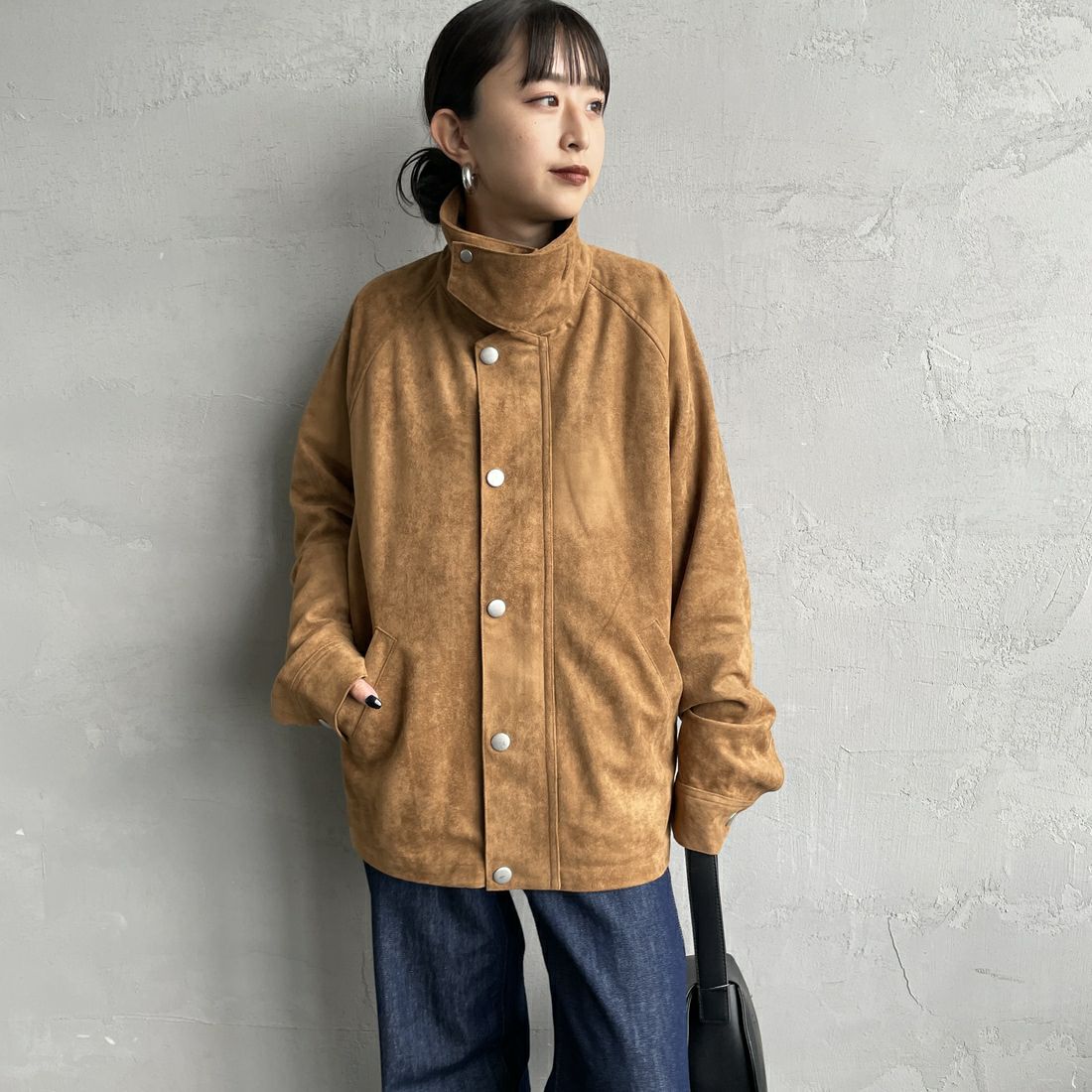 UNIVERSAL OVERALL [ユニバーサルオーバーオール] 別注 オーバーサイズ レザージャケット [U2532480IN-JF] CAMEL &&モデル身長：150cm 着用サイズ：F&&