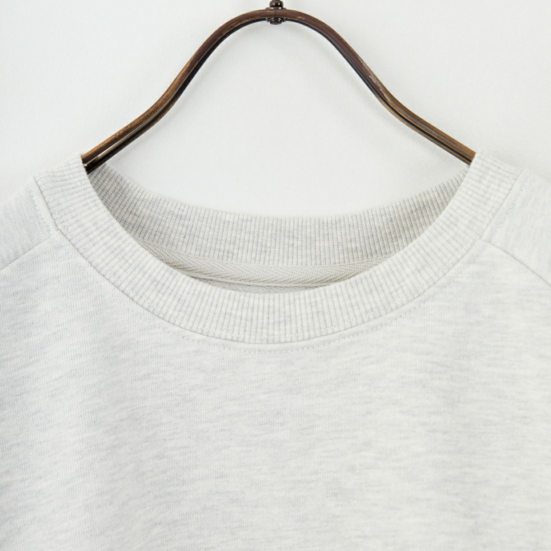 UNIVERSAL OVERALL [ユニバーサルオーバーオール] 別注 ワンポイントロゴ刺繍 ラグランスリーブスウェット [U2532201IN-JF] OATMEAL