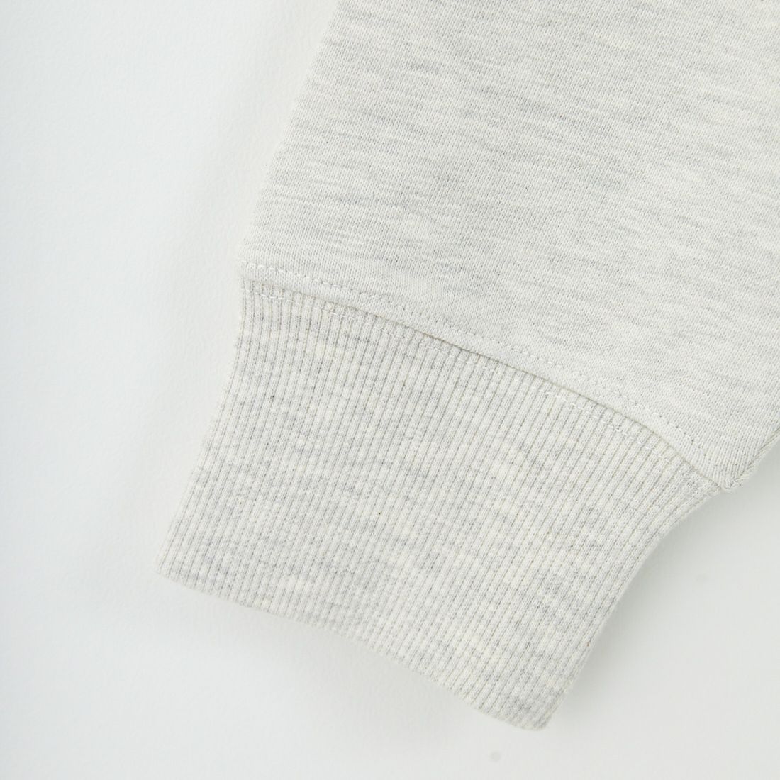 UNIVERSAL OVERALL [ユニバーサルオーバーオール] 別注 ワンポイントロゴ刺繍 ラグランスリーブスウェット [U2532201IN-JF] OATMEAL