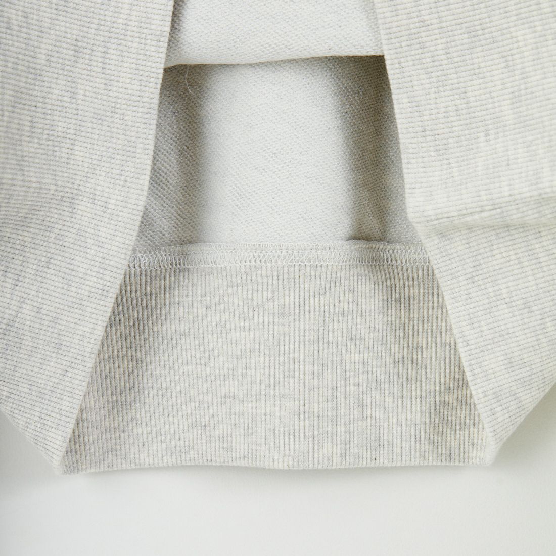 UNIVERSAL OVERALL [ユニバーサルオーバーオール] 別注 ワンポイントロゴ刺繍 ラグランスリーブスウェット [U2532201IN-JF] OATMEAL