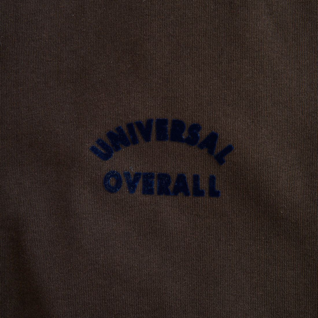 UNIVERSAL OVERALL [ユニバーサルオーバーオール] 別注 ワンポイントロゴ刺繍 ラグランスリーブスウェット [U2532201IN-JF] BROWN
