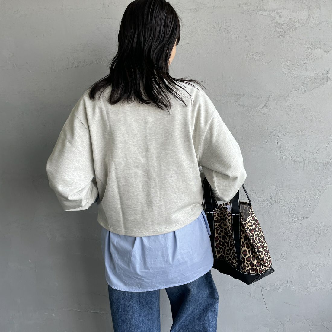 UNIVERSAL OVERALL [ユニバーサルオーバーオール] 別注 ワンポイントロゴ刺繍 スウェットカーディガン [U2532270IN-JF] OATMEAL &&モデル身長：160cm 着用サイズ：F&&