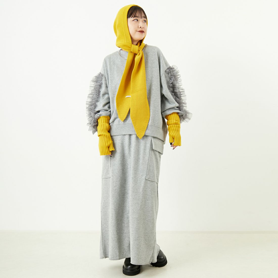 nenom [ネノム] 袖チュールフリルデザイン プルオーバースウェット [NE24132079] 06 T.GRAY &&モデル身長：150cm 着用サイズ：F&&