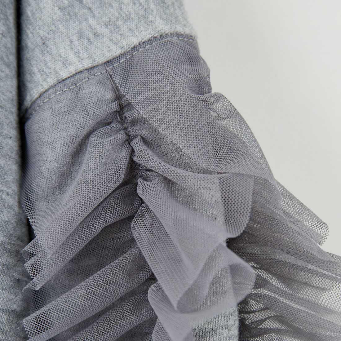 nenom [ネノム] 袖チュールフリルデザイン プルオーバースウェット [NE24132079] 06 T.GRAY