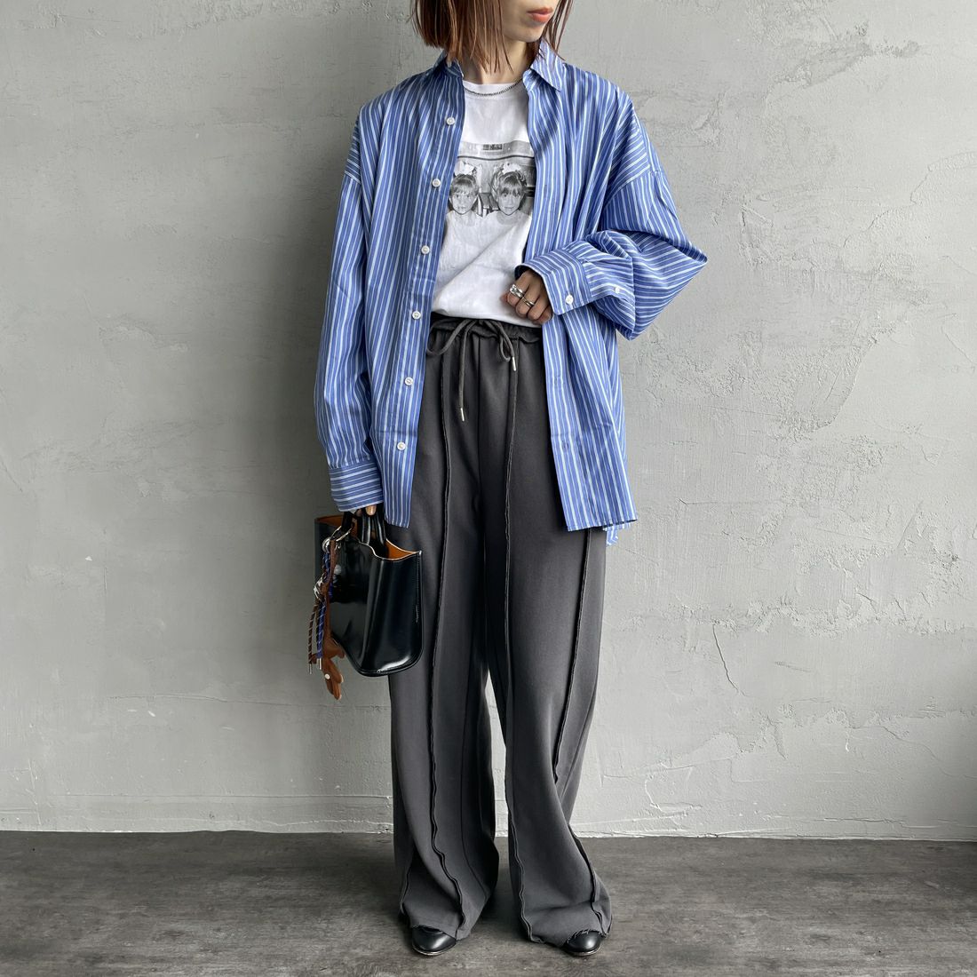 nenom [ネノム] アウトシーム スウェットパンツ [NE25132015] 08 CHARCOA &&モデル身長：158cm 着用サイズ：F&&