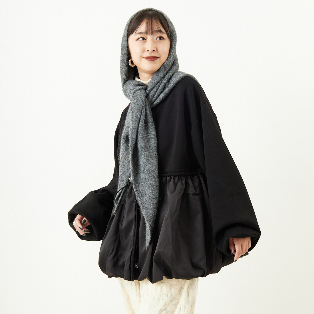 nenom [ネノム] 裾バルーン ドッキングブルゾン [NE25132018] 09 BLACK &&モデル身長：150cm 着用サイズ：F&&