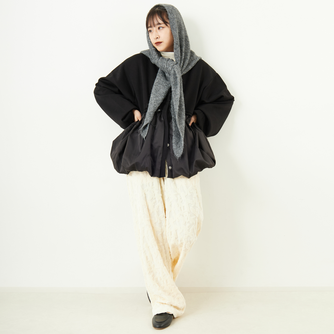 nenom [ネノム] 裾バルーン ドッキングブルゾン [NE25132018] 09 BLACK &&モデル身長：150cm 着用サイズ：F&&