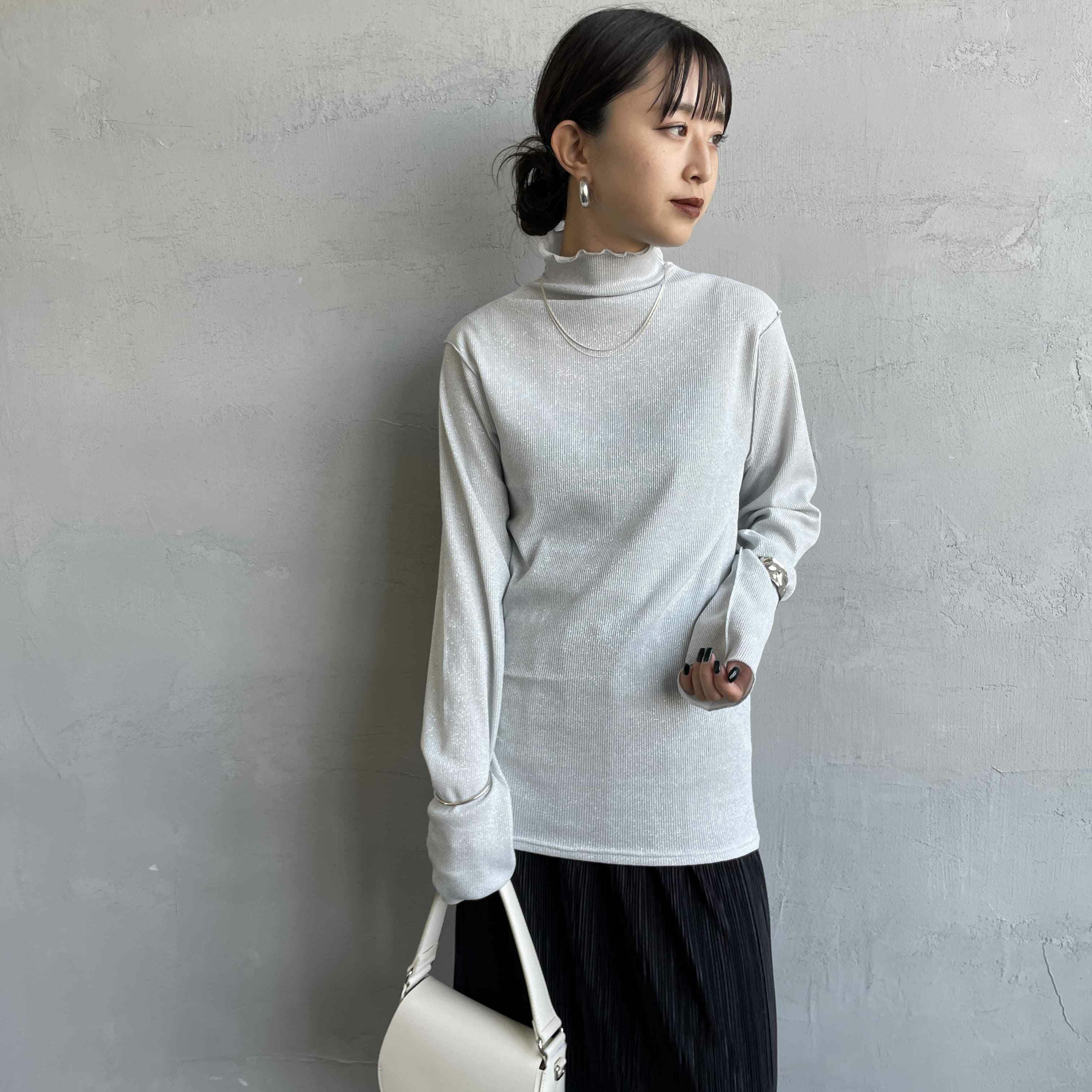 nenom [ネノム] ハイネックラメニットソー [NE25132016] 02 OFF &&モデル身長：150cm 着用サイズ：F&&