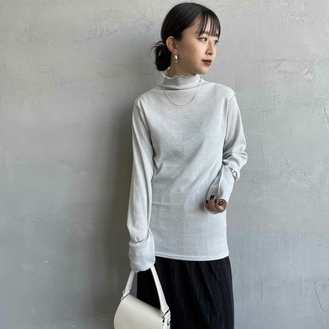 nenom [ネノム] ハイネックラメニットソー [NE25132016] 02 OFF &&モデル身長：150cm 着用サイズ：F&&