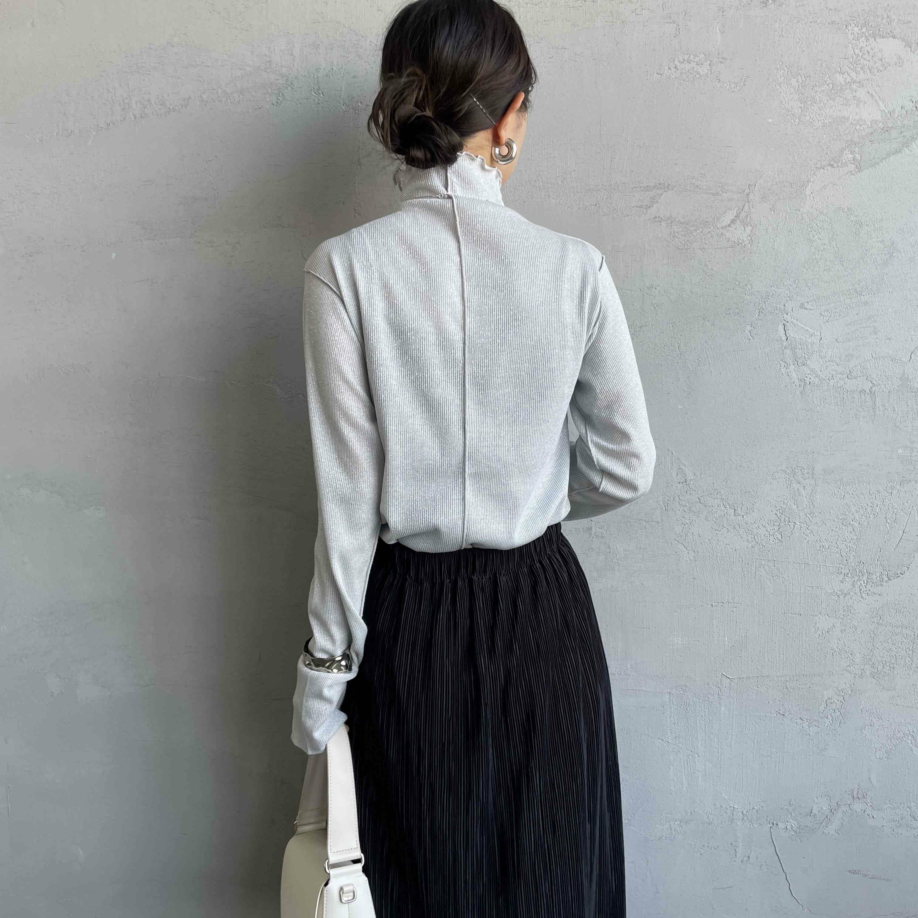 nenom [ネノム] ハイネックラメニットソー [NE25132016] 02 OFF &&モデル身長：150cm 着用サイズ：F&&